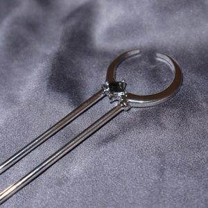 Moon shape hairpin